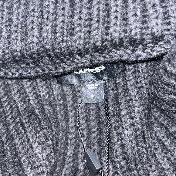 Express short sleeve turtleneck sweater vest - Picture 6 of 7